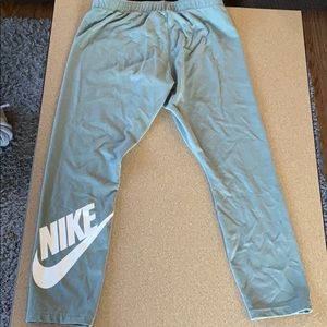 Light Green Nike 3/4 leggings